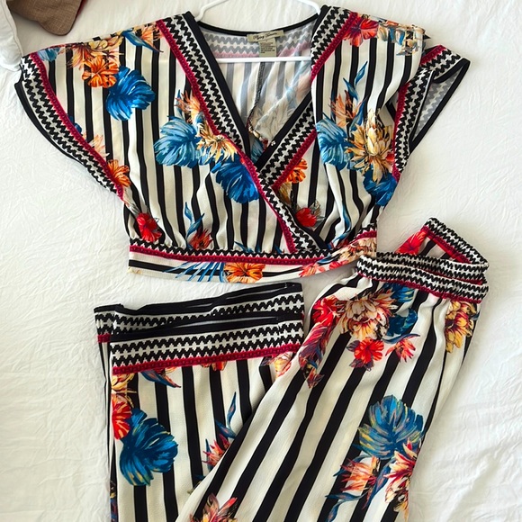 Flying Tomato Pants - New Crop Top & Pants Matching set